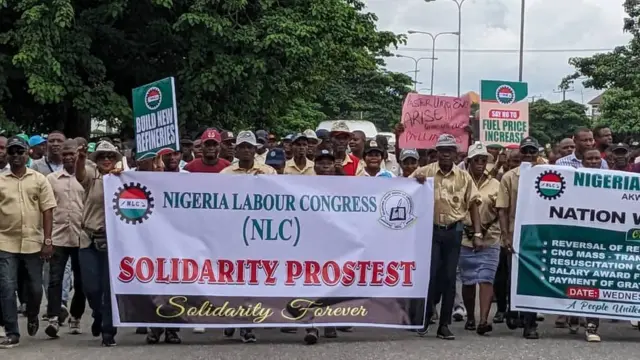 NLC members dey protest