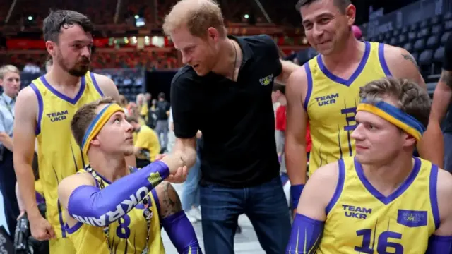 အိုလက်ဆန်ဒါယှဉ်ပြိုင်နေစဉ်အတွင်း မင်းသားဟယ်ရီနဲ့တွေ့ဆုံခဲ့တဲ့မြင်ကွင်း