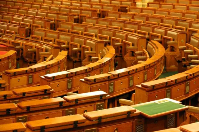 সংসদের কোনো বৈঠক বৈধভাবে পরিচালনার জন্য যে ন্যূনতম সংখ্যক সদস্য উপস্থিত থাকতে হয় তাকে কোরাম বলা হয়। 