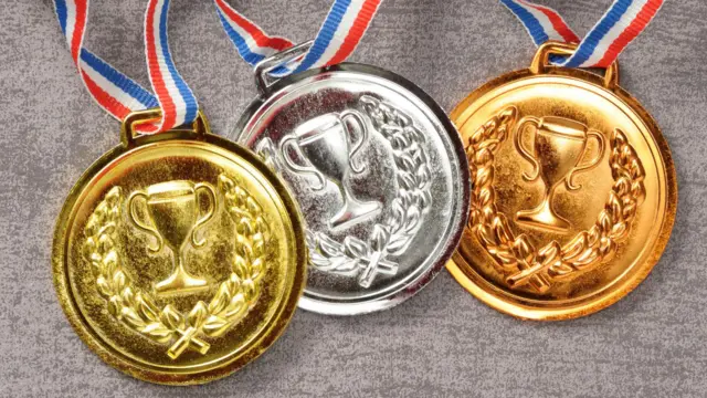 विनेश फोगाट के अयोग्य घोषित होने के बाद यह चर्चा भी चली है कि क्या उन्हें फ़ाइनल पहुँचने पर सिल्वर मेडल मिल सकता है.