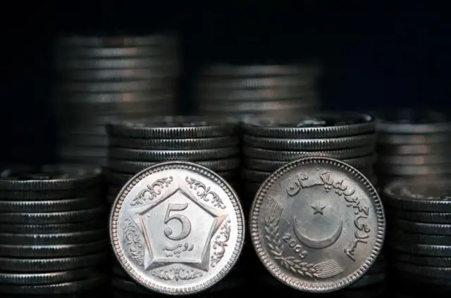 पाकिस्तानने यूएईला 3.5 अब्ज डॉलर का परत केले?