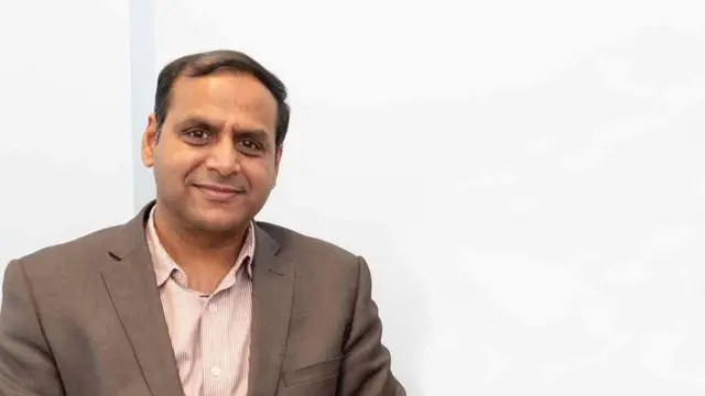 Dr. Vishwaraj Vemala uçaktaki yolcunun hayatını kurtardı