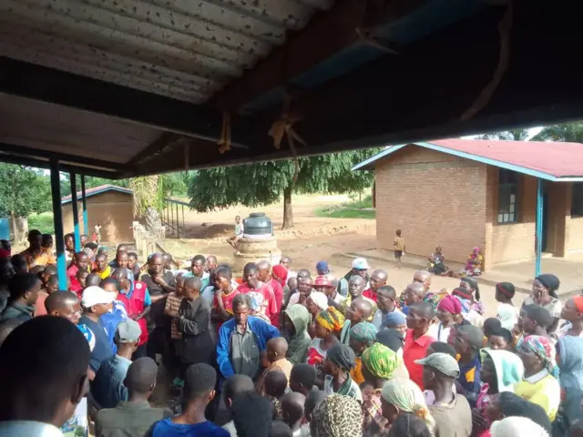 Abanyagihugu bo ku musozi wa Gabaniro muri zone Gitaza muri komine Muhuta aho bakoraniye kuri Ecofo Kirasa ku wa 20 Ndamukiza 2024