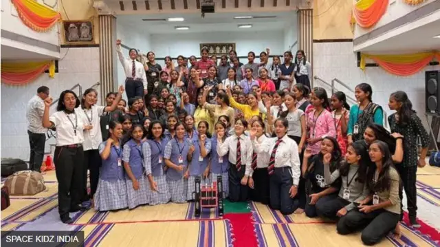 Qaar ka mid ah hablaha Dayax-gacmeedka sameeyey 