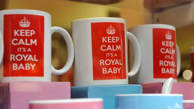 Чашки з написом "Keep calm and carry on" 