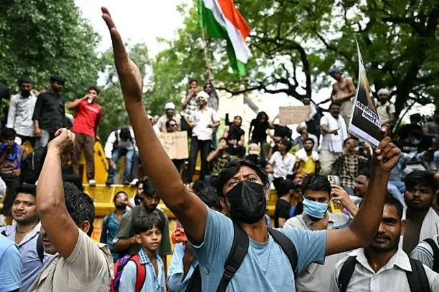 مبصرین کے مطابق جنتر منتر پر نوجوانوں کا احتجاج در اصل حکومت کے خلاف احتجاج تھا