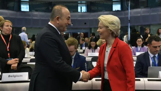 Eski Dışişleri Bakanı Mevlüt Çavuşoğlu ile AB Komisyonu Başkanı Ursula von der Leyen.