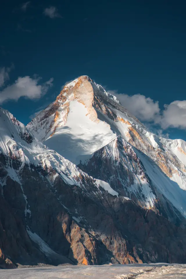 Кан-Теңири чокусу. Сүрөттүн автордук укугу корголгон