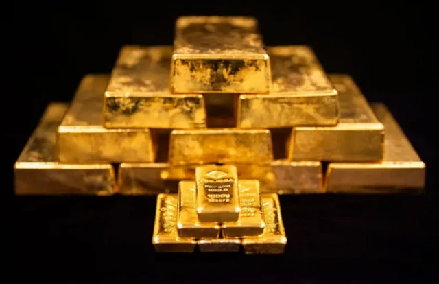 ਸੋਨੇ ਦੀਆਂ ਇੱਟਾਂ ਤੇ ਬਿਸਕੁਟ