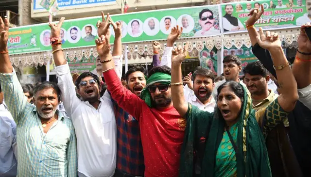 आरजेडी उम्मीदवार नीलम देवी के समर्थक