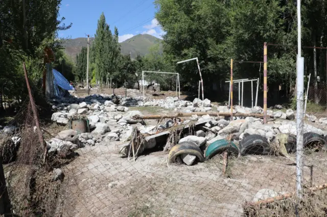 Селдин күчүн кара, тоодогу таштарды да агызып келди