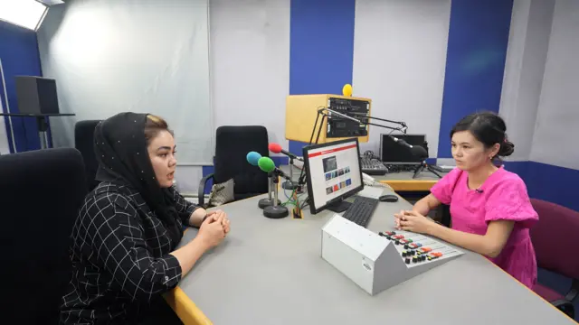 Надира жетинчи класстан кийин Кыргызстанга келип, окуусун уланта албай калган. 