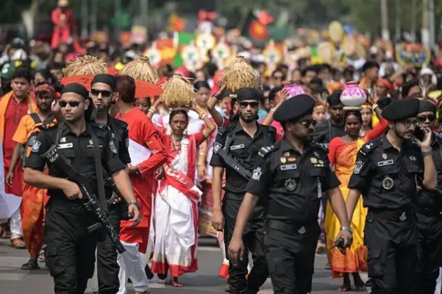 এ বছর পহেলা বৈশাখে আইনশৃঙ্খলা রক্ষাকারী বিভিন্ন বাহিনীর কঠোর নিরাপত্তায় বর্ষবরণ শোভাযাত্রা অনুষ্ঠিত হয়