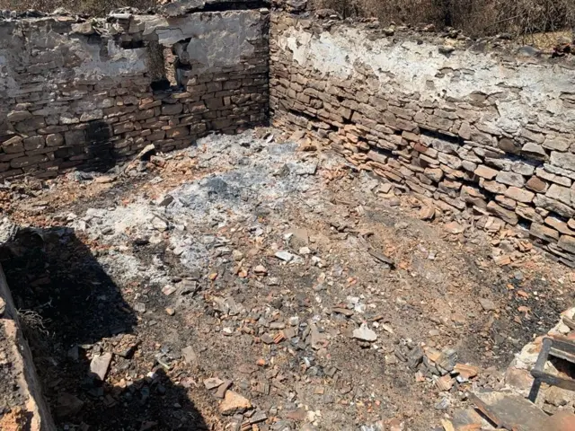 Велика рупа настала после пожара