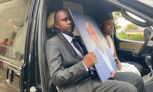 Aimé Uyisenga ateruye ifoto ya mukuru we