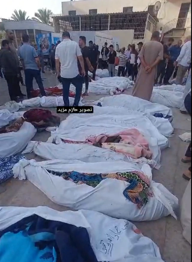 صورة لأكفان بعض أفراد عائلة حماد العروقي