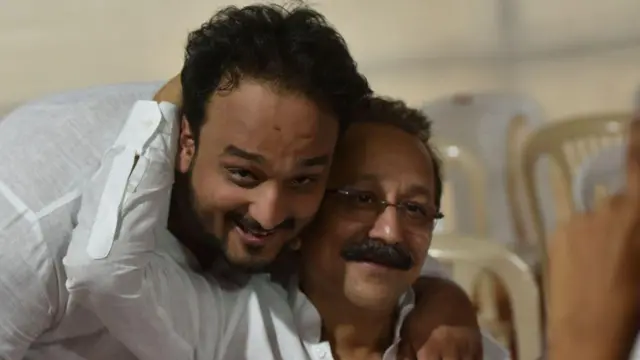 बेटे जिशान सिद्दीकी के साथ बाबा सिद्दीकी