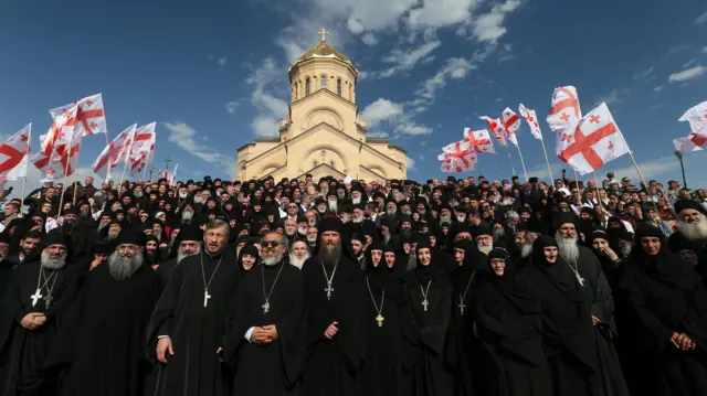 Делегаты на фотосессии после выборов патриарха Грузии
