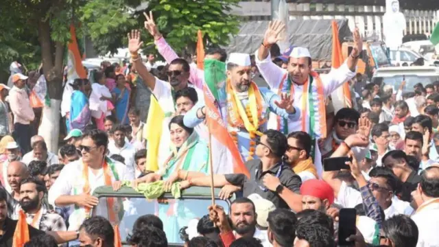 काटोलमध्ये मोठं शक्तिप्रदर्शन करत सलील देशमुख उमेदवारी अर्ज दाखल करण्यासाठी पोहोचले.