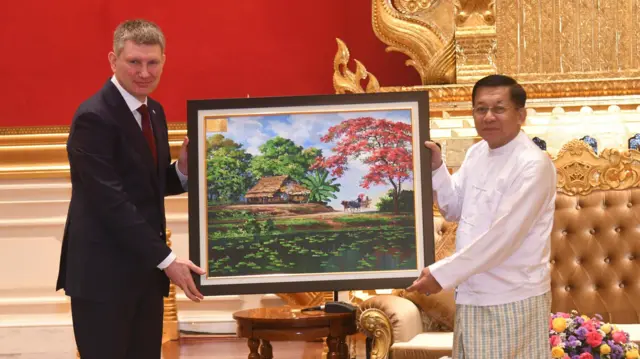 ရုရှားနဲ့ မြန်မာကြားမှာ နိုင်ငံအချင်းချင်း ပူးပေါင်းဆောင်ရွက်တာသာမက ပုဂ္ဂလိက ရင်းနှီးမြှုပ်နှံတာတွေပါ တိုးမြှင့်ဆောင်ရွက်နိုင်ဖို့ပါ ဆွေးနွေး