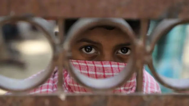 পুলিশ বলছে ছেলের করোন হয়ে যেতে পারে, এই ভয়ে ঘর বন্দী ছিলেন ওই নারী - প্রতীকি ছবি