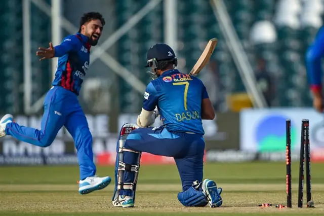 නායක දසුන් ශානක ලකුණු 05 කට දවා ගැනීමට රෂිඩ් ඛාන් සමත් වූ අතර ඒ වන විට ශ්‍රී ලංකා ලකුණු පුවරුව දැක්වුණේ පන්දු වාර 39.3 කදී ලකුණු 227කට කඩුලු 07ක් ලෙසය.