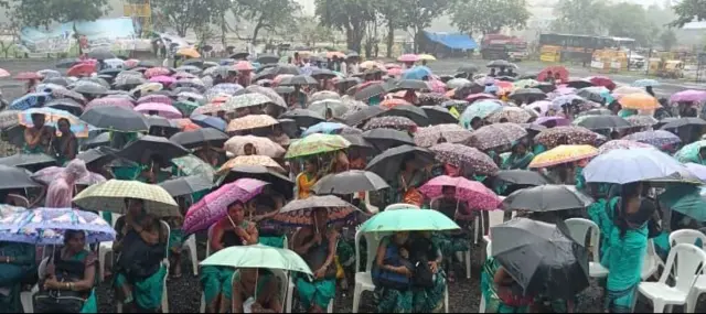 या महिलांनी मुंबईत भरपावसात आंदोलन केलं होतं. (संग्रहित छायाचित्र)