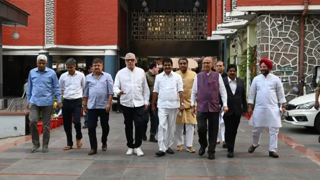 वेणुगोपाल 