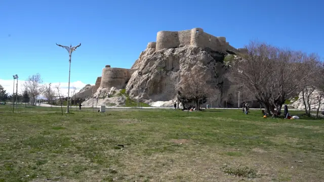 Van Kalesi de turistler için önemli tarihi gezi mekanlarından