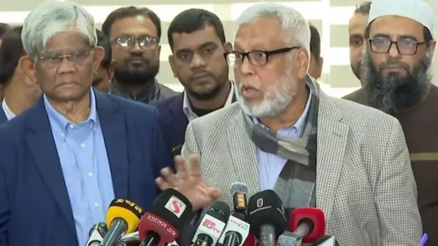 মঙ্গলবার সচিবালয়ে সাংবাদিকদের সঙ্গে কথা বলেন জ্বালানি উপদেষ্টা মুহাম্মদ ফাওজুল কবির খান