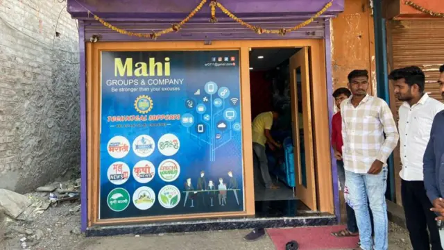 ગામમાં અક્ષયની ઑફિસ