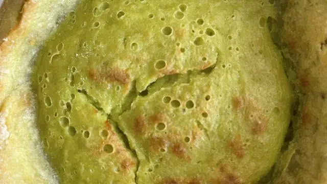 Верхняя часть тарталетки с горохом крупным планом