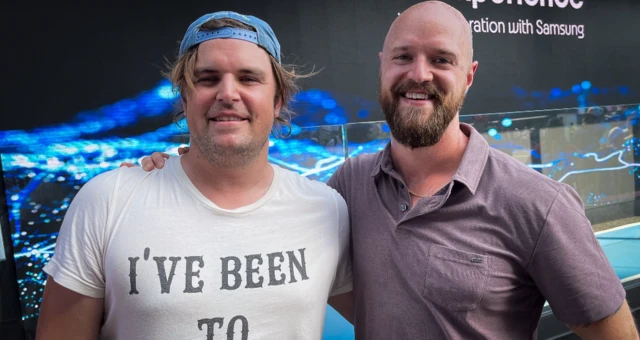 የቀድሞ ዋናተኞቹ ሐንክ እና ብሮክ በቴክኖሎጂው በመታገዝ ብቃታቸውን ፈትነዋል።