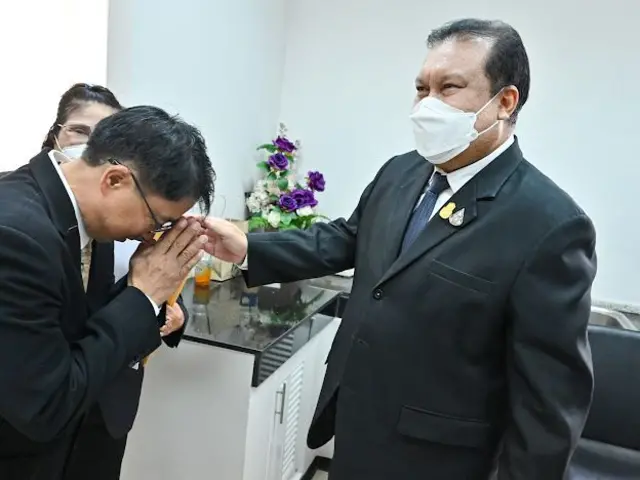 สองนักร้อง