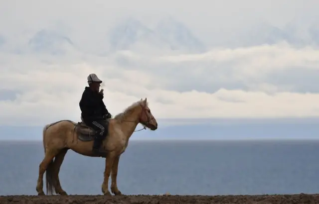 Кышкысын Бишкекти ушундай кара түтүн каптап турат