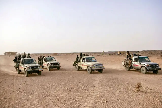Les rebelles dans leurs retranchements de la base de Tigha, au Nord de Kidal dans la région Adrar des Ifora. (Photo by Patrick Robert via Getty Images