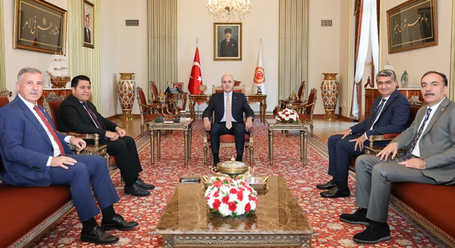 Kurtulmuş, Yeni Yol Partisi Grup Başkanı Mehmet Emin Ekmen ile biraraya geldi.