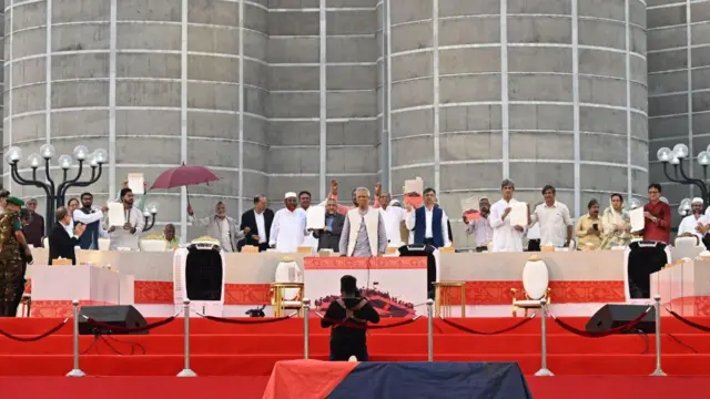 রাজনৈতিক নেতাদের সঙ্গে প্রধান উপদেষ্টা