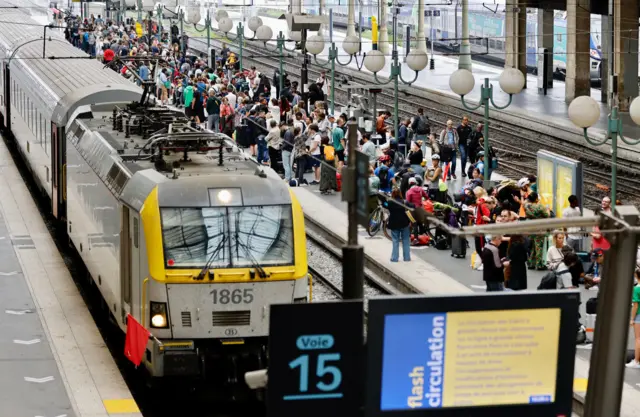 फ्रान्समा रेल सेवा प्रभावित