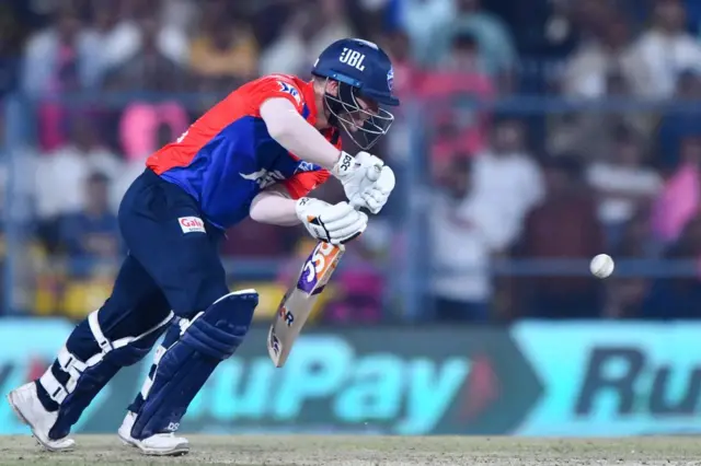 வார்னர் ஆமை வேகம் - கடும் விமர்சனம்