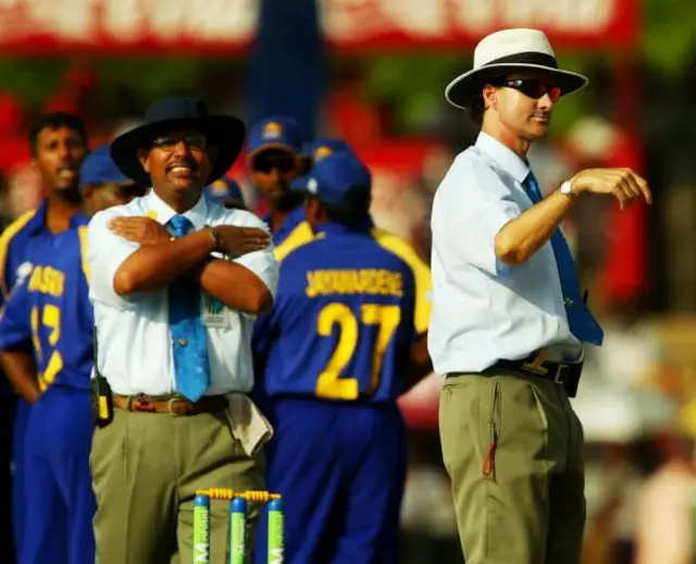 ඕස්ට්‍රේලියානු කණ්ඩායමේ ක්‍රීඩක ඇන්ඩෲ සයිමන්ඩ්ස් ගේ දැවී යාම තීරණය තමන්ට සිදුවූ අත්වැරැද්දක් බව තේරුම් ගත් පිටියේ විනිසුරුවරයා එය වෙනස් කිරීමට ශ්‍රී ලංකා කණ්ඩායමේ නායක මාවන් අතපත්තු ගෙන් අවසර ඉල්ලු අතර මාවන් ඊට පුර්ණ එකඟතාවය පළ කර සිටින ලදී.