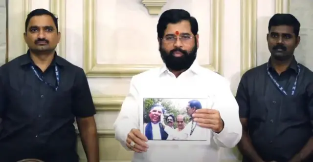 एकनाथ शिंदे आणि देवेंद्र फडणवीस यांनी एकत्र पत्रकार परिषद घेऊन उद्धव ठाकरेंवर पुन्हा एकदा तोफ डागली. 