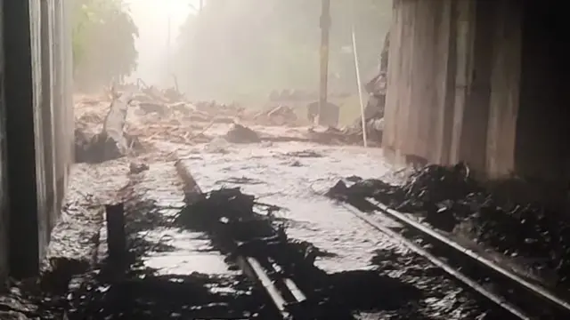 மோன்தா புயல், ஆந்திரா, அரக்கு, ரயில் பாதை, ரயில் போக்குவரத்து 