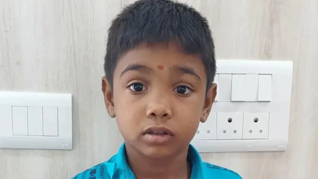 शस्त्रक्रिया करून बॅटरी काढून टाकल्यानंतर राजेशला आवश्यक ते उपचार देण्यात आले