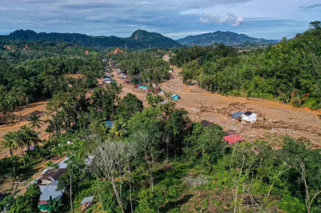 Banjir dan tanah longsor di Kelurahan Hutanabolon, Kecamatan Tukka, Tapanuli Tengah, Sumatra Utara