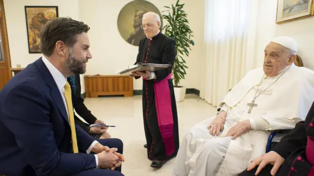 One handout picture wey Vatican Media provide show Pope Francis meeting wit US Vice President JD Vance on Easter Sunday for Vatican, 20 April 2025.