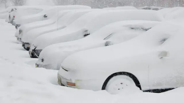 बर्फ़बारी से अपनी कारों को कैसे बचाएं?