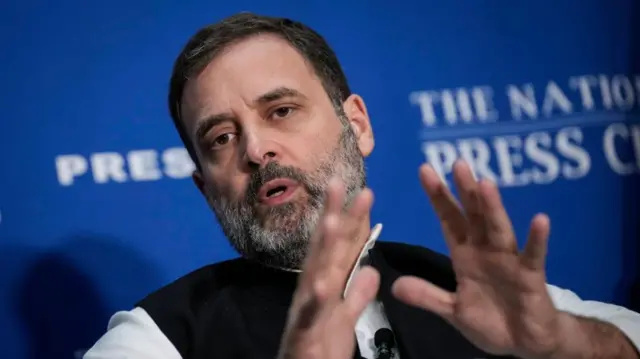 राहुल गांधी कई बार विदेश में मोदी सरकार की आलोचना कर चुके हैं.