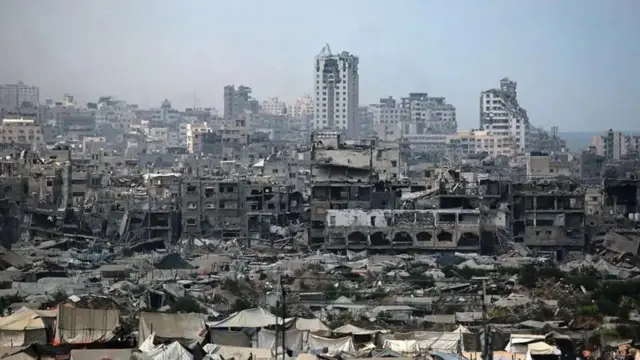 گمان می‌رود که یک میلیون نفر در غرب شهر غزه، عمدتا در چادر زندگی می‌کنند
