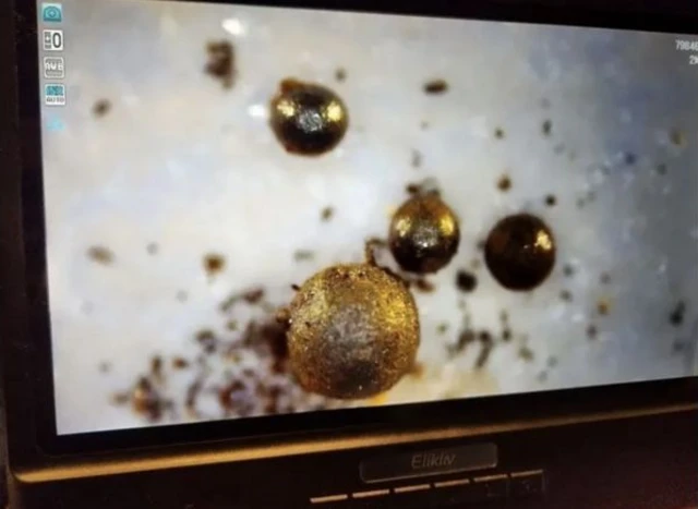 ศ.โลบและทีมงานเก็บ “สเฟียรูล” ได้ 25 เม็ด โดยเชื่อว่ามาจากอุกกาบาต IM1 